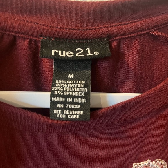 SOLD Embroidered Cold Shoulder Maroon Tee Shirt Size Medium - Picture 5 of 5